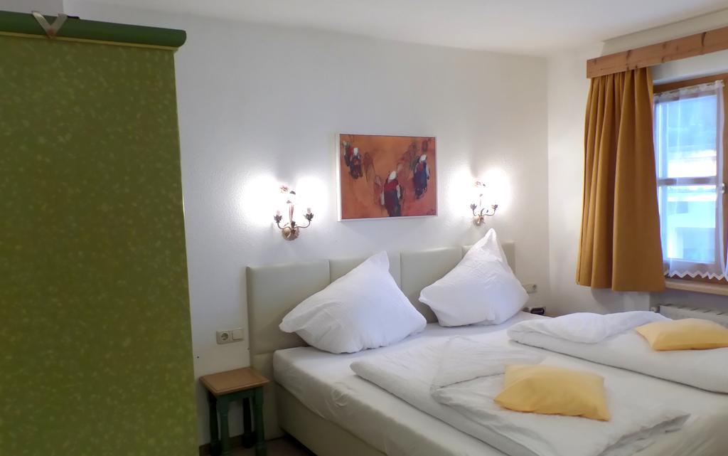 Landhaus Sonnenberg Sankt Anton am Arlberg Kamer foto